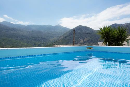 Vrachasi House | Home Aurora with private pool