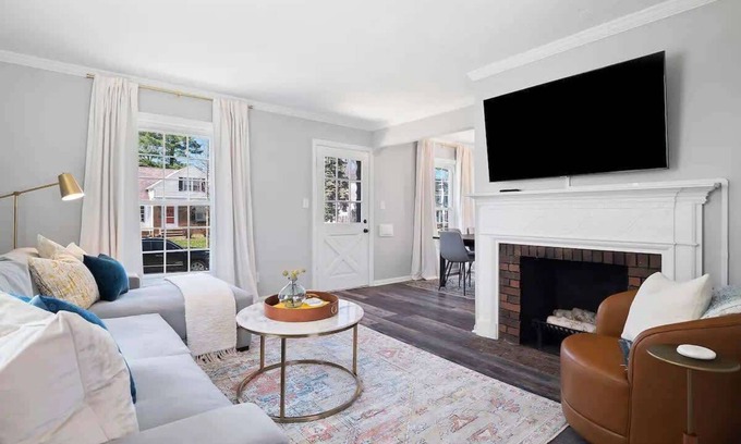 South Euclid House | Home Away From Home - Beautiful Yard