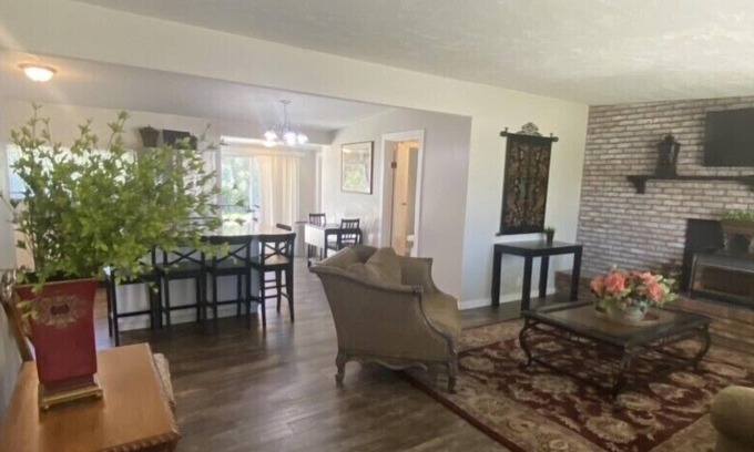 Millcreek House | Home Away from Home 45 min to ski