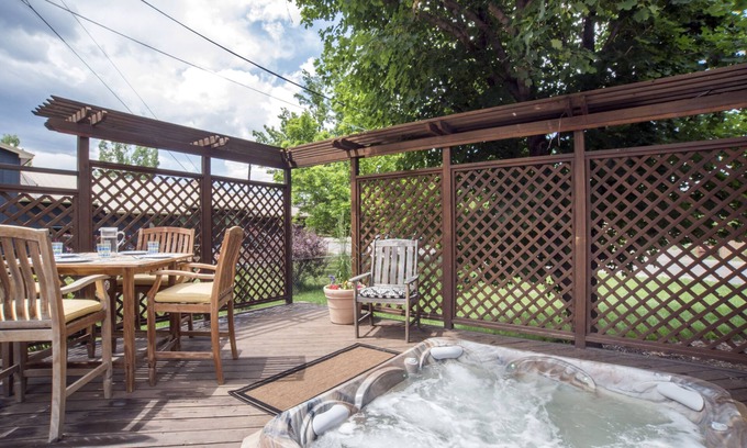 Carbondale House | Home Away From Home, backyard Oasis, walk to dwtn, Hot Tub, 25mi. to Aspen
