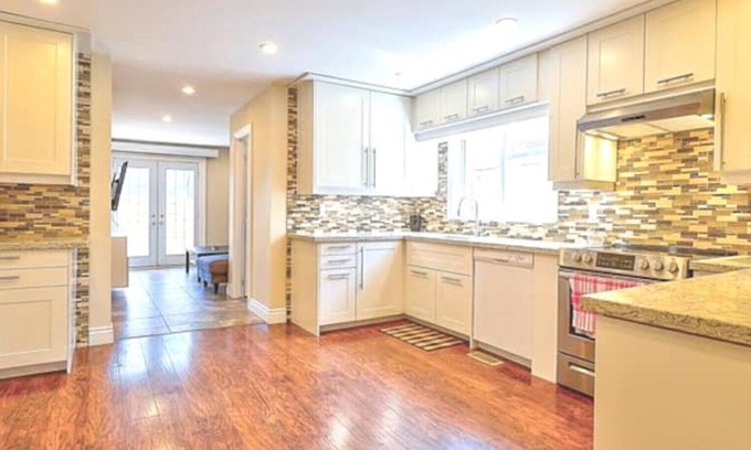 Hamilton House | 🌺Home away from home! Entire 🏡 Large 2 floor 5 bedroom home ,free parking