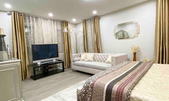 Ajax House | Home Away from Home for Holidays in Ajax