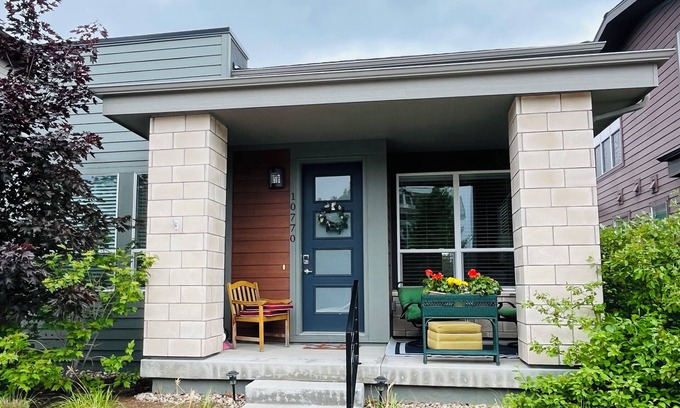 Aurora House | Home Away from Home in Central Park near Anschutz Hospital