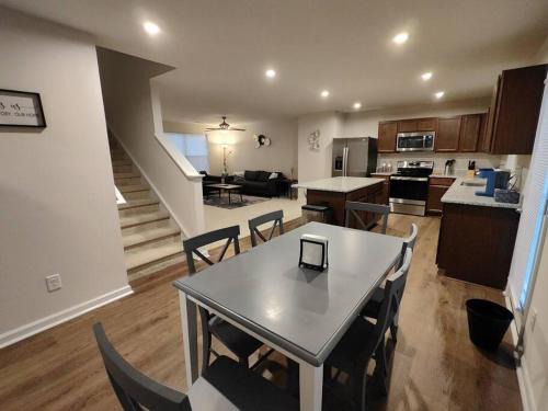 Troutman House | Home away from Home in Charlotte North Lake Norman