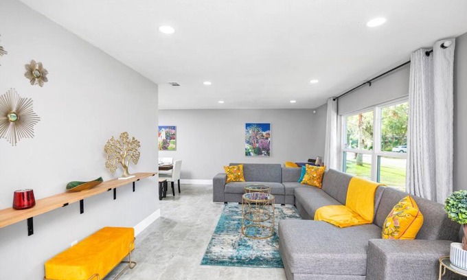 Casselberry House | Home away from home in Orlando!