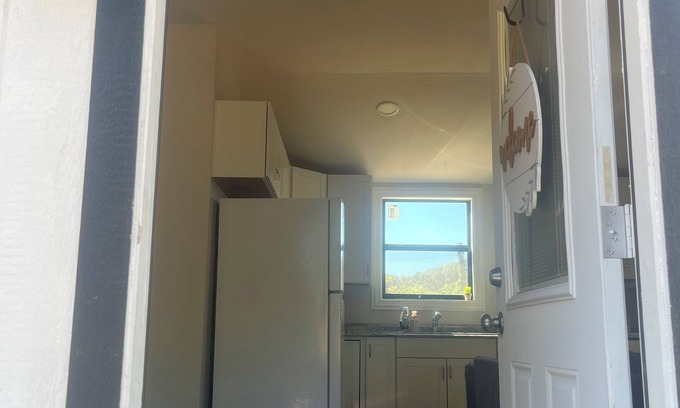Tyler Cabin | Home away from Home- Near Tyler Airport