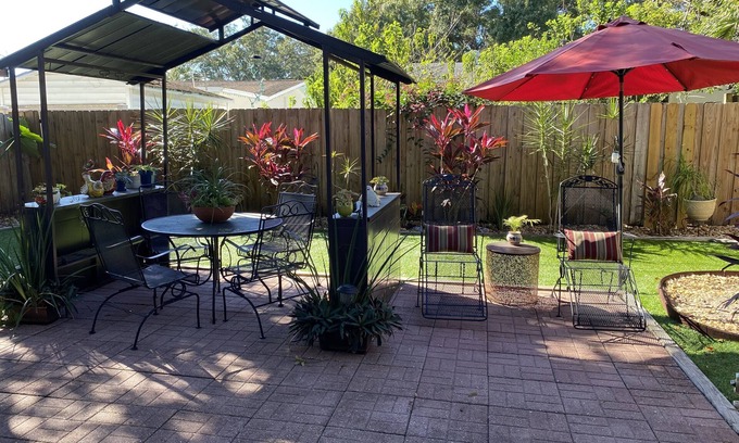 Clearwater House | Home away from Home! Close to Beaches and Shops.