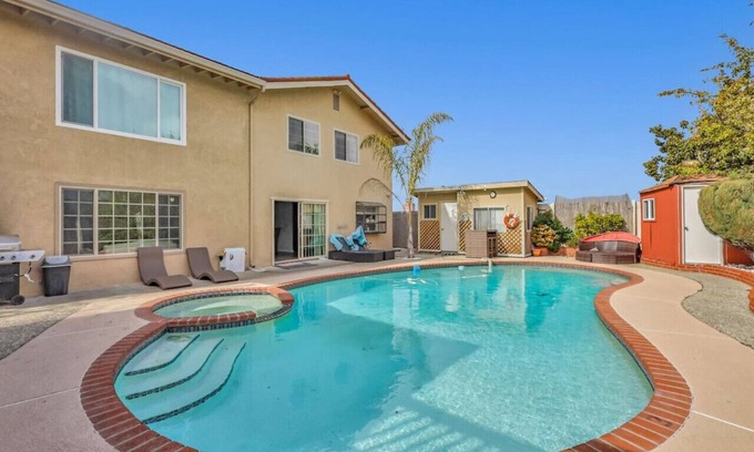 Rodeo House | Home Away From Home w/Big Pool and Hot Tub