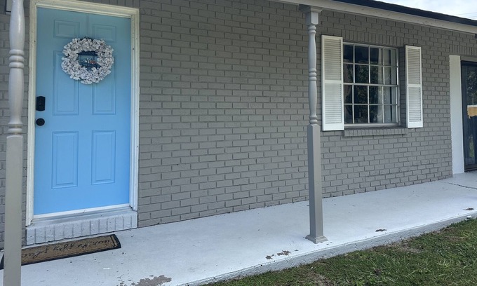 Dade City House | Home Away from Home, With a Pool!