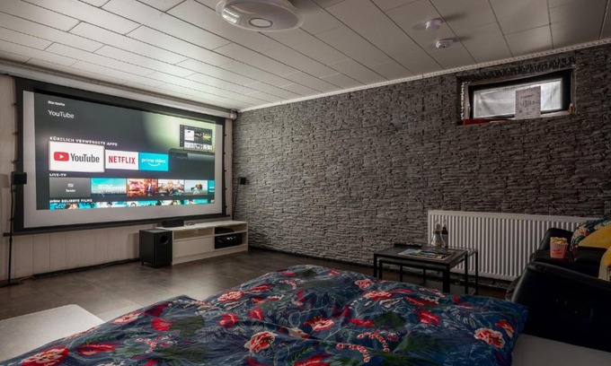 Niederzwehren Apartment | Home Cinema Kassel