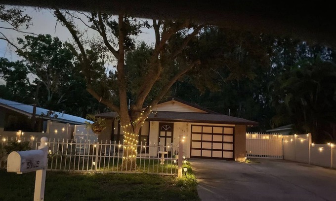 West Lealman House | Home Close to Saint Pete Pier Quiet Spacious