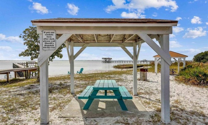 Gulf Breeze House | Home cls 2 Nvarre Beach w/handicap assisted bthrm