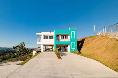 Canaboncito House | Home for 10 with Pool and Solar Panels in Caguas!
