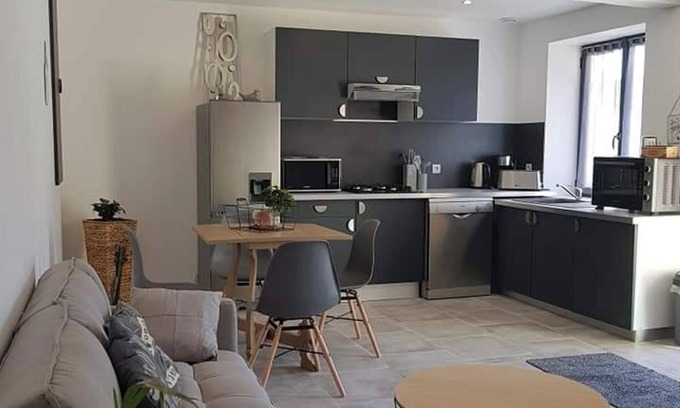 Sainte-Genevieve-les-Gasny Apartment | Homerez - Apt. Sainte-Geneviève-lès-Gasny