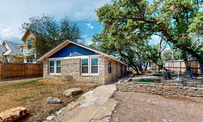 Leander House | Home + guest house with EV charger & on-site boat parking - near marinas