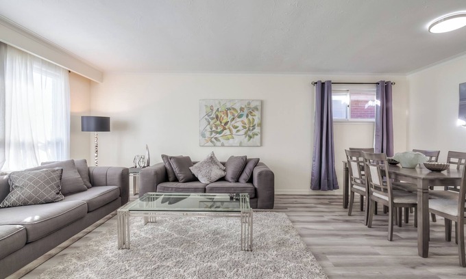 Scarborough House | Home In Bluffers! 5 minutes to the Bluffers Park