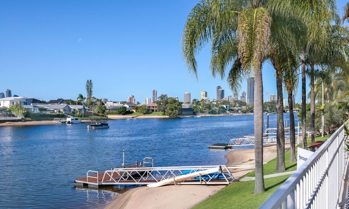 Broadbeach Waters House | Home in Broadbeach Waters