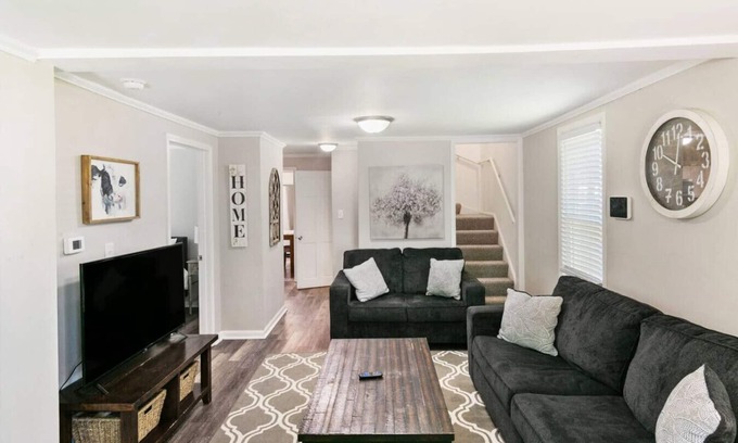 Libertyville House | Home in DT Libertyville near Corp HQs & Naval Base