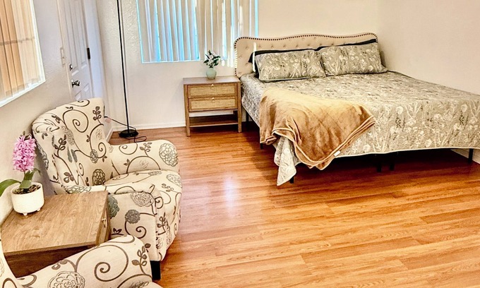 Kingman House | Home in Kingman 5beds with gated parking RV&Boat Parking