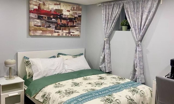 Willowdale Bed & Breakfast | Home in North York | Private Kitchen Bath