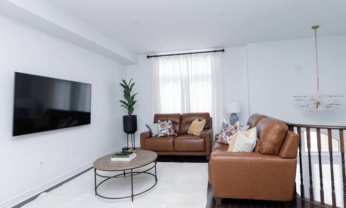Vaughan House | Home in Vaughan, Modern 3BR Home in Vaughan w/Patio & Grill