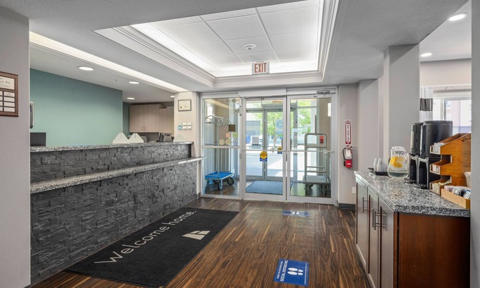 Medicine Hat Hotel | Home Inn Express - Medicine Hat