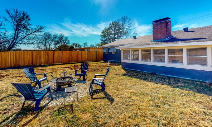 Waco House | Home Just Outside Downtown Waco - Large Dog-Friendly Yard, Firepit, Fireplace