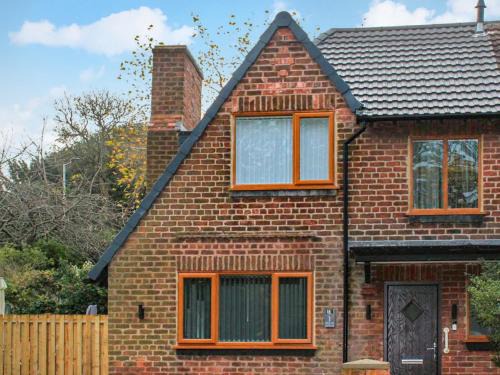 Wirral House | Home Leigh
