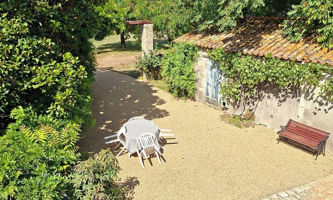 Lucon House | Home-made Glycine for 4 people
