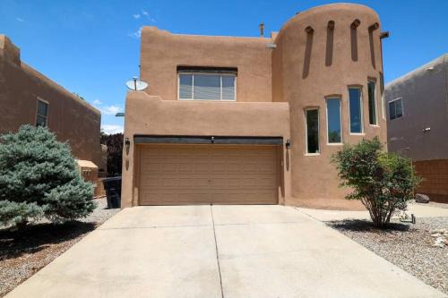 Northeast Heights House | Home near Balloon Fiesta Park!