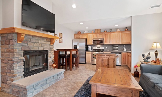 Ronald House | Home near Suncadia with a wood-burning fireplace & furnished deck