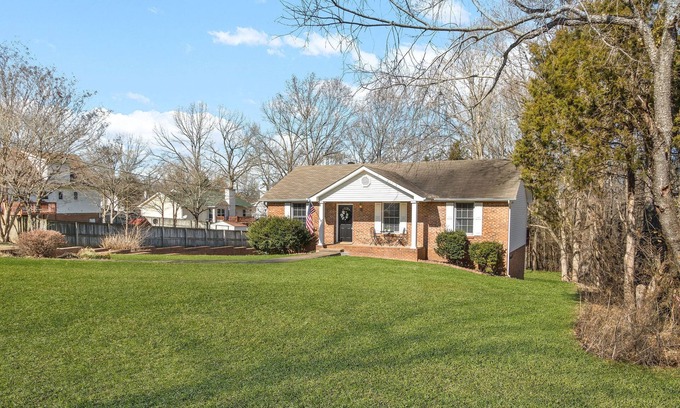 Olmstead House | Home on a cul-de-sac in Clarksville/Sango area.