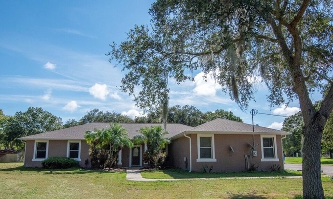 Westchase House | Home on private lake. Kayaks, Fire Pit, Safe, Peaceful, Quiet, Best Location!