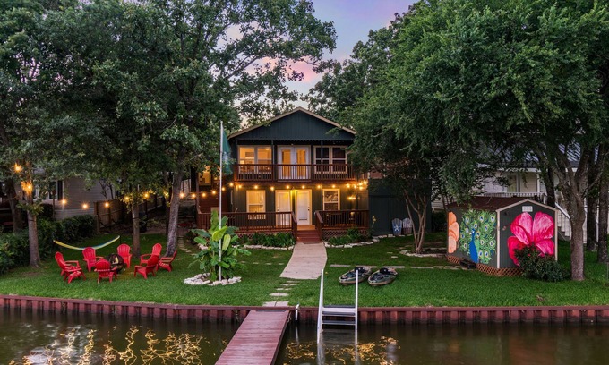 Enchanted Oaks House | Home ON the lake w/dock, gameroom/firepit. 2 FULL bath, 2 KING beds