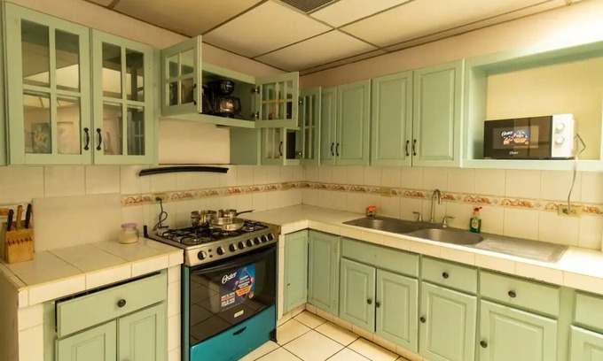 Managua House | Home Perfect for Families or Groups, 3BR with AC