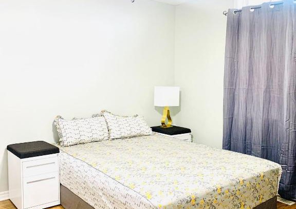 Fletchers Creek South House | Home Stay Canada