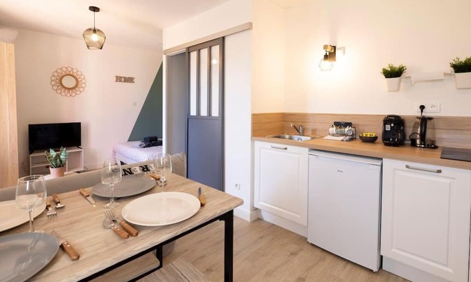 Montlucon Apartment | Home Studio - Tout équipé - proche Centre- Terrasse