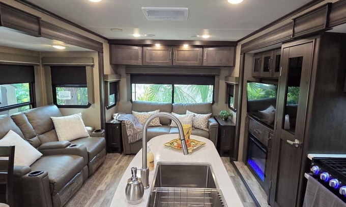 River Ranch Cottage | Home Sweet Home onsite RV Rental at River Ranch! 146