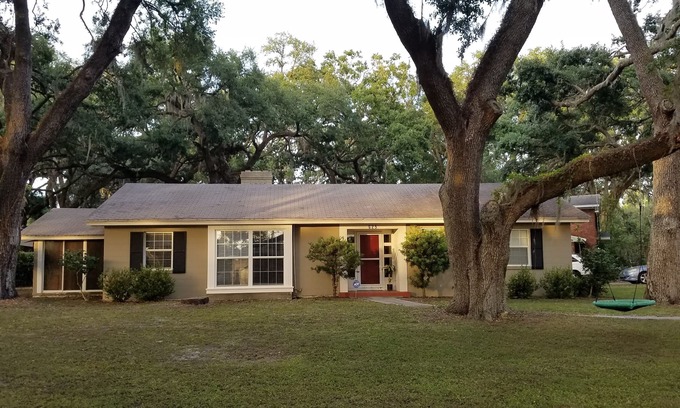 Lakeland House | Home sweet home under the oaks, Large Patio, Central Location