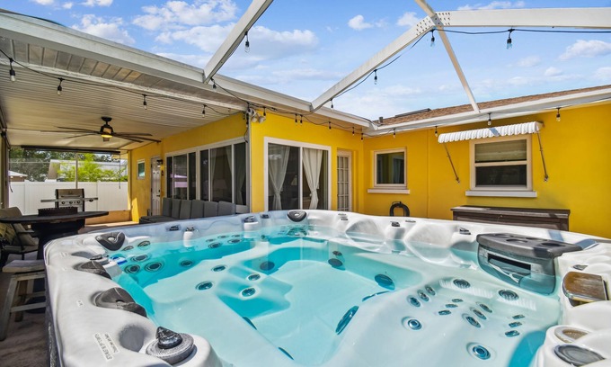 Clearwater House | Home Sweet Home: Your Coastal Haven minutes from Dunedin & Clearwater Beach!