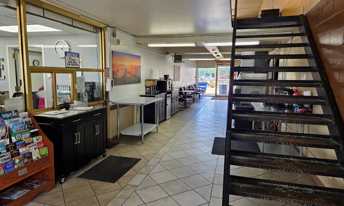 Chalco Hotel | Home-Towne Lodge