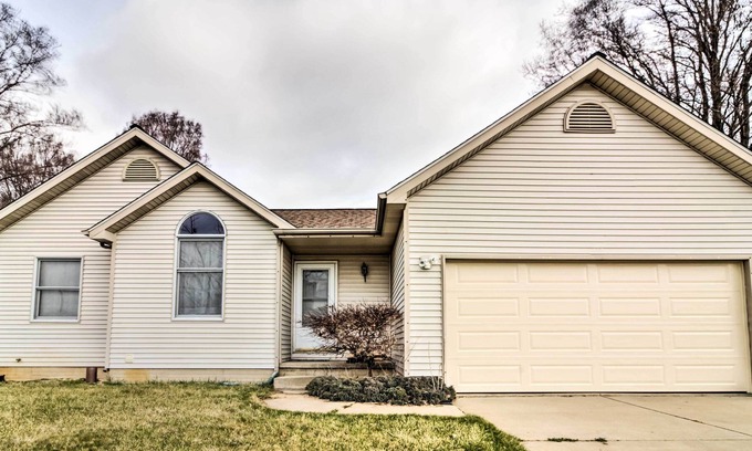Vandercook Lake House | Home w/Bar - Mins to Olcott Lake & Wineries!