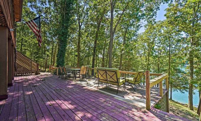 Arrow Point House | Home w/Large Deck on Table Rock Lake!