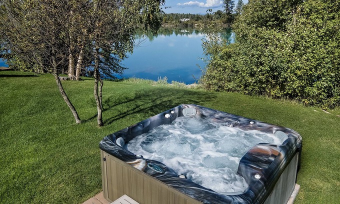Kalispell House | Home w/private dock on Flathead River, hot tub & fireplaces - Flathead River Luxury Retreat
