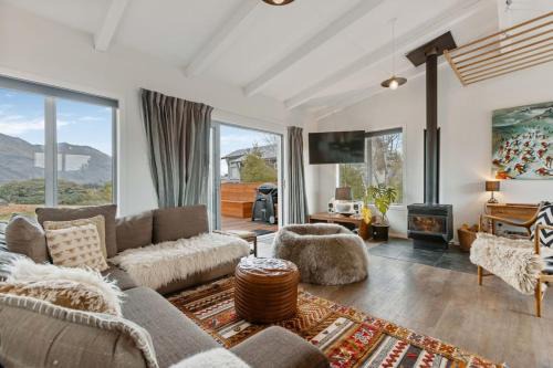 Wanaka House | Home with Alpine Views Wanaka