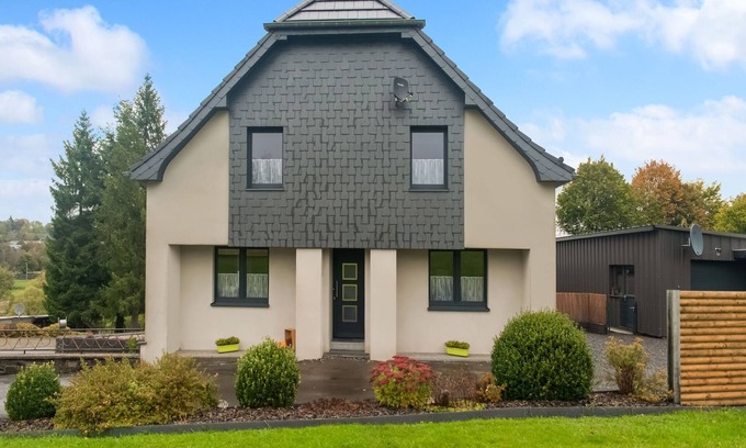 Buellingen House | Home with Gym in Bullingen