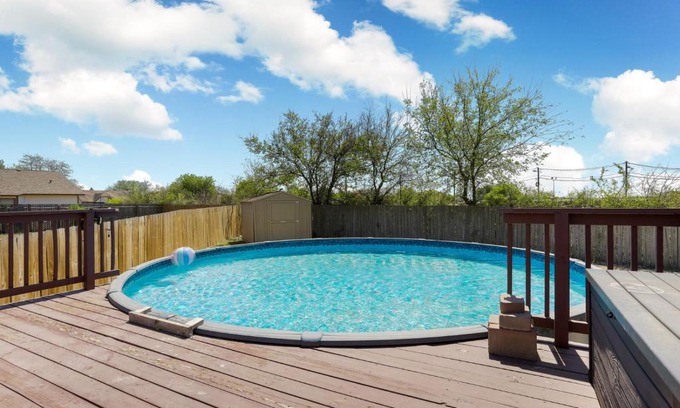 Heritage Villa | Home with pool near Sea World & Lackland