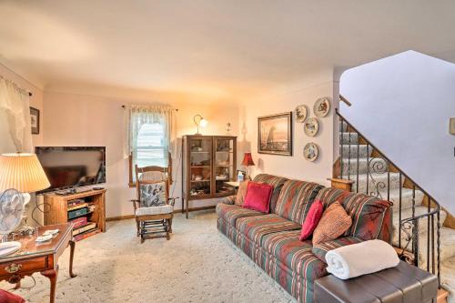 Port Clinton House | Home with Screened-In Porch Less Than 1 Mi to Lake Erie