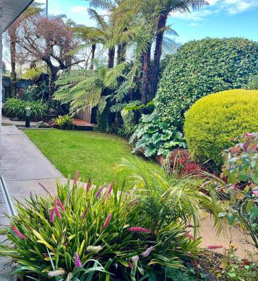 Rotorua House | Home with spa, sauna, garden in prime location