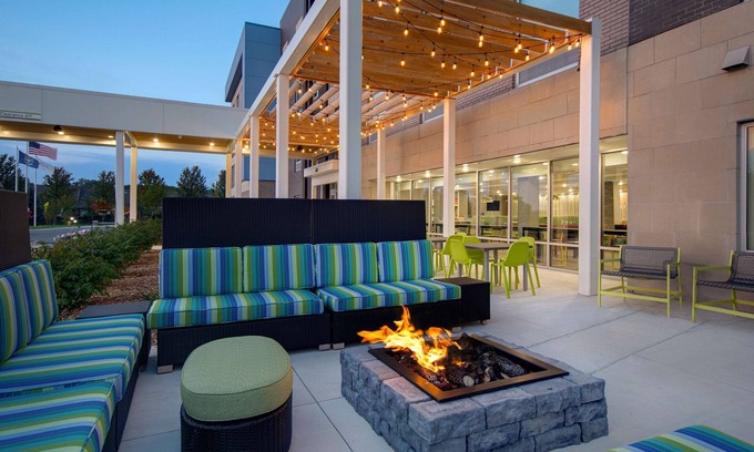 East Paris Hotel | Home2 Suites By Hilton Grand Rapids Airport